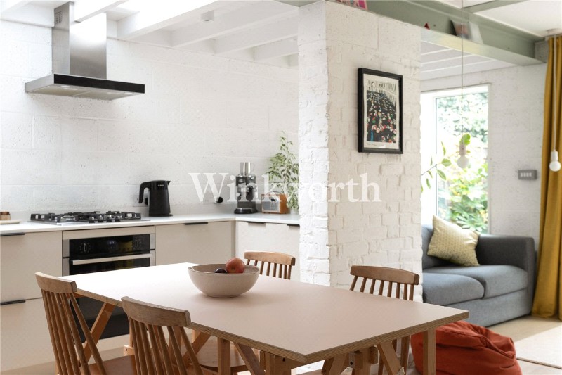 Kirkstall Avenue, London, N17