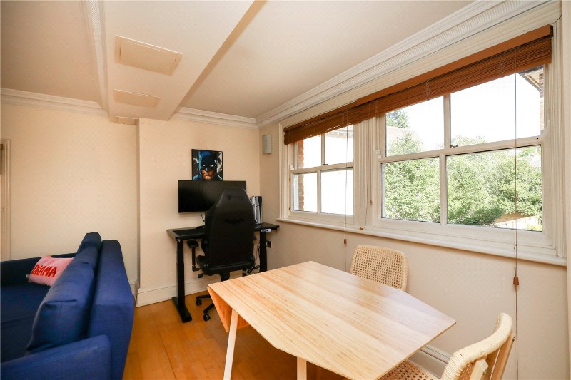 North Common Road, London, W5