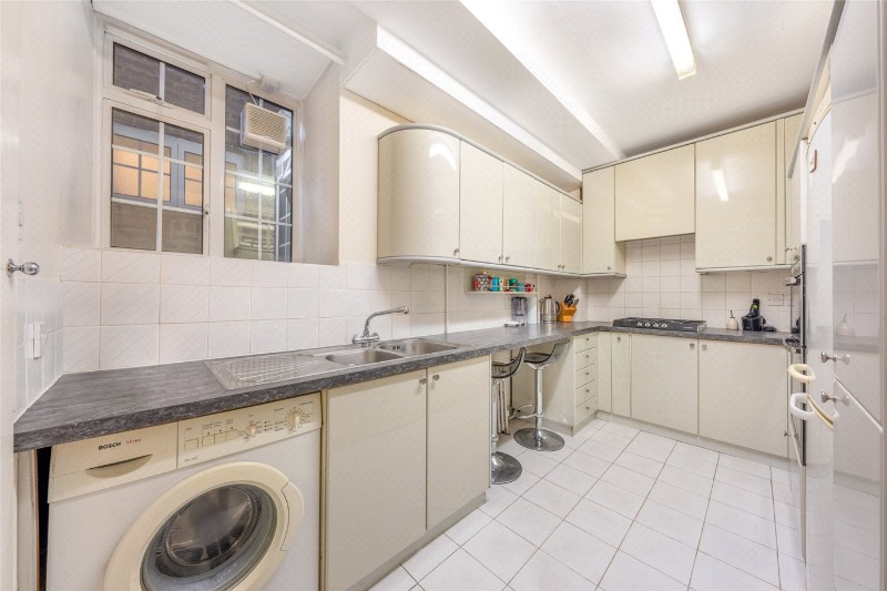 Eyre Court, Finchley Road, St John&#39;s Wood, London, NW8
