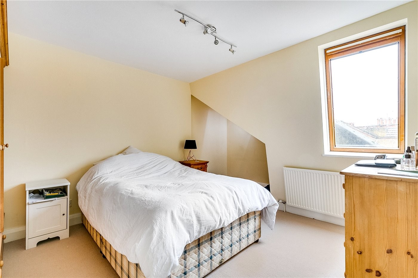 3 bedroom property to rent in Bovingdon Road, London, SW6 (Ref FUP190376) £725 pw