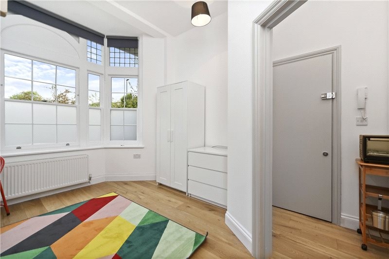 The Vale, London, W3