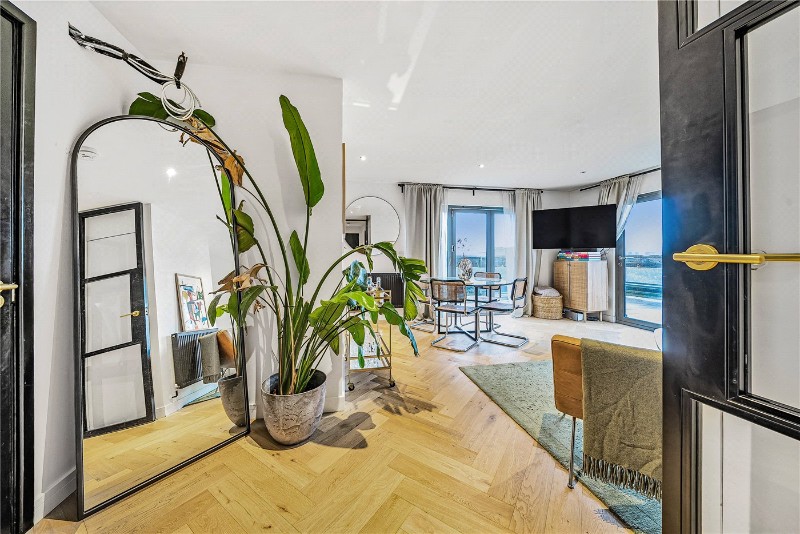 New Cross Road, London, SE14