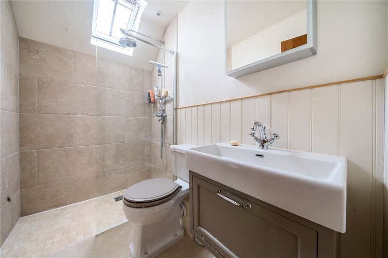 East Bridge Close, Tilford, Farnham, Surrey, GU10