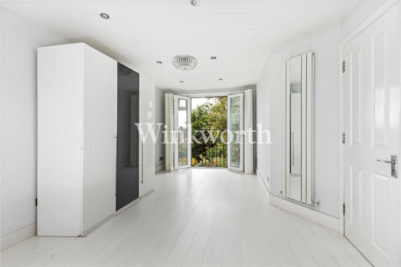 Waterfall Road, London, N11