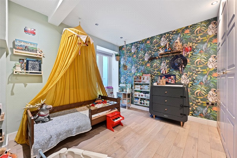 Ormiston Grove, London, W12