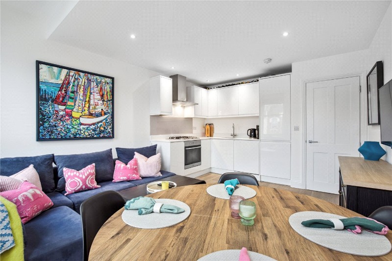 Sisters Avenue, London, SW11