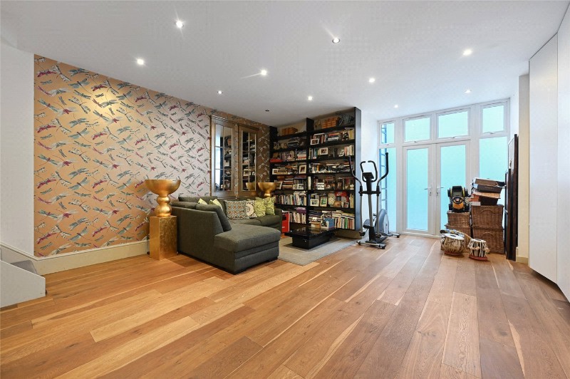 Warbeck Road, London, W12