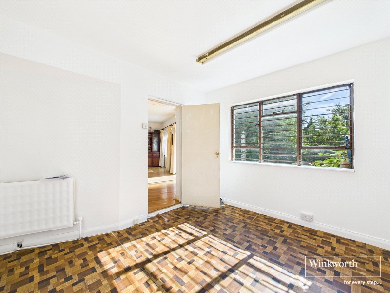 Queens Walk, Kingsbury, London, NW9