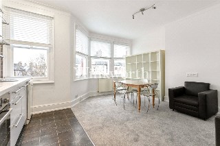 Kirkstall Avenue, London, N17