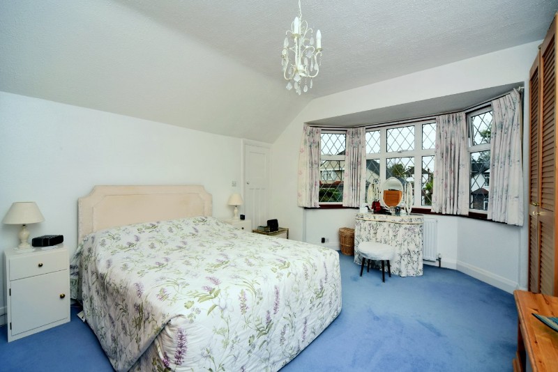Oaks Avenue, Worcester Park, KT4
