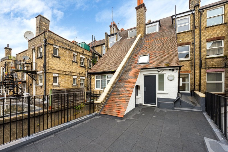 Golders Green Road, London, NW11