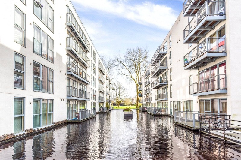 Lea Bridge Road, London, E5