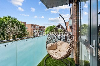 Bathurst Square, London, N15