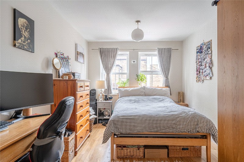 Guernsey Grove, London, SE24