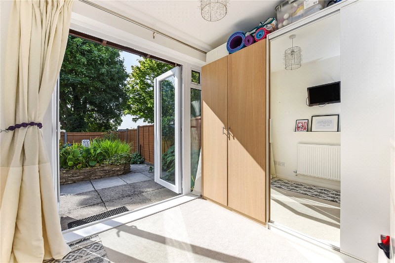 St. Annes Close, Winchester, Hampshire, SO22