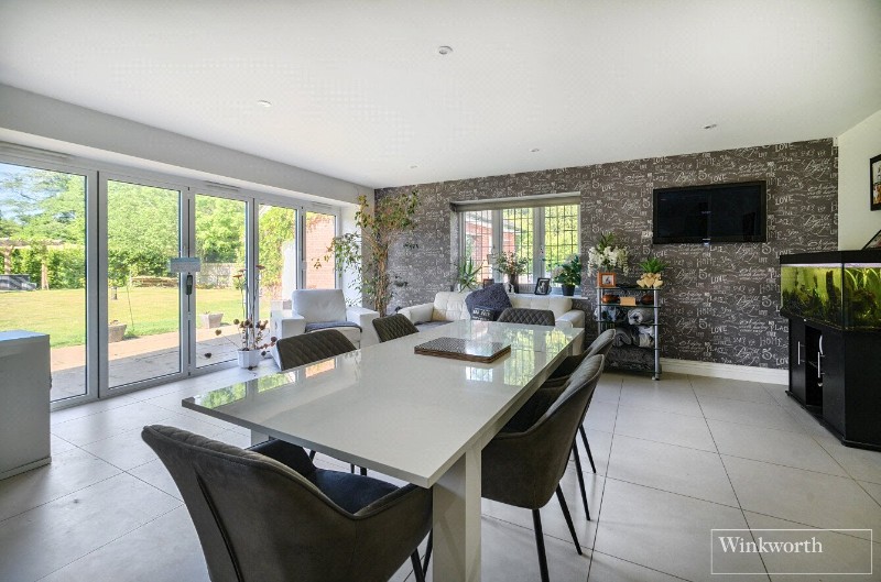 Bagshot Road, Chobham, Surrey, GU24
