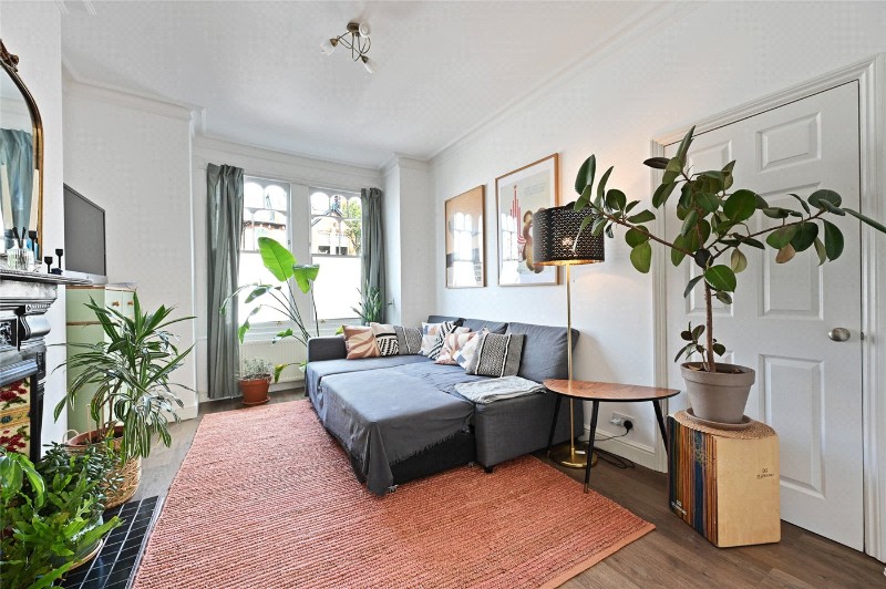 Oaklands Grove, London, W12