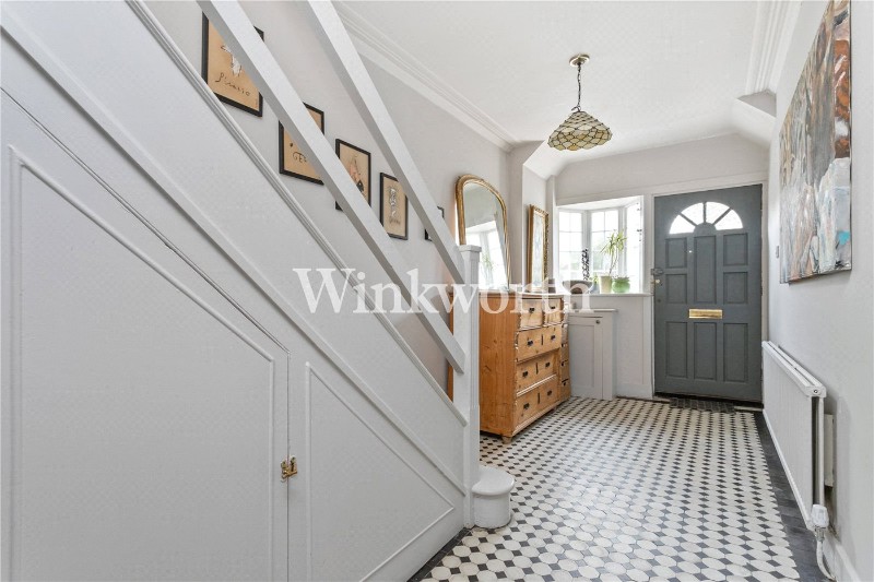 River Avenue, London, N13