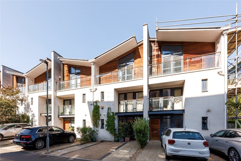 Scott Avenue, London, SW15