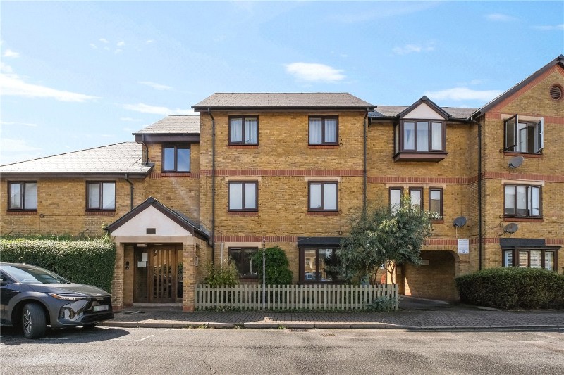 Riverside Close, London, E5