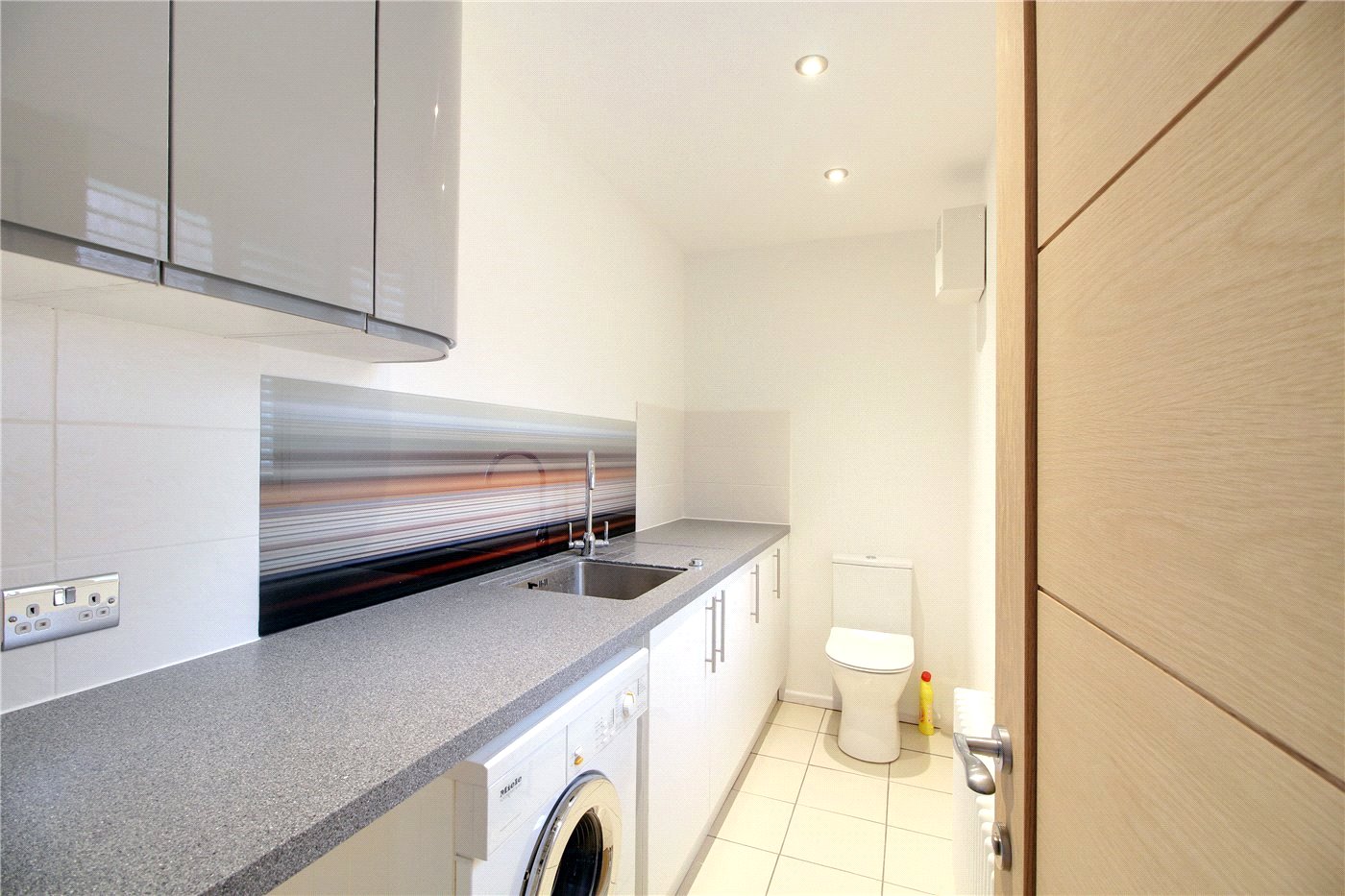 Utility Room & Wc