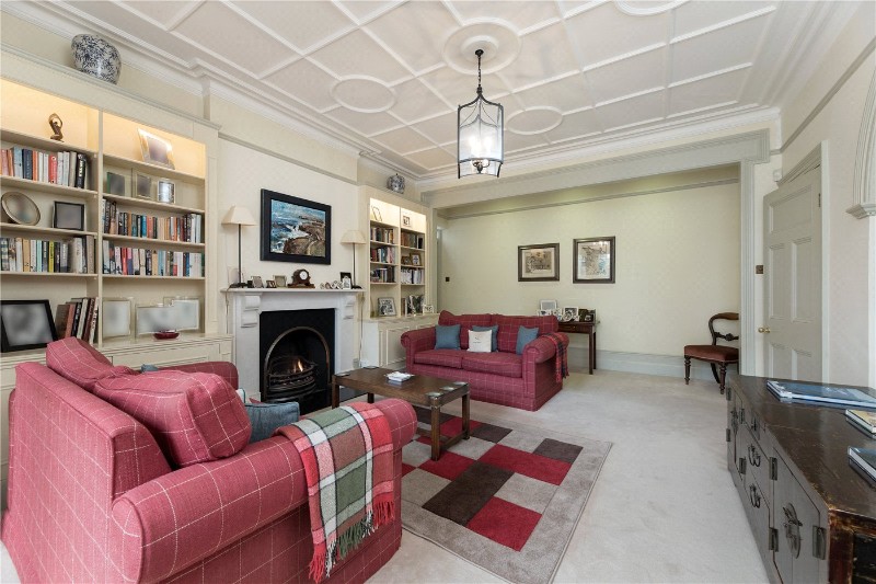 Howards Lane, London, SW15