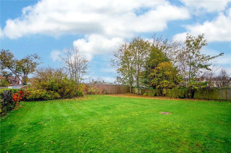 Etchingham Park Road, Finchley, London, N3