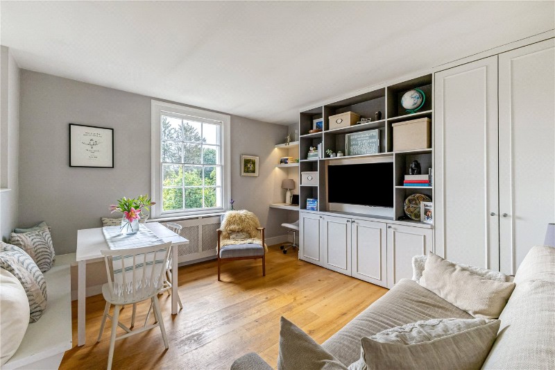 Larkhall Rise, London, SW4