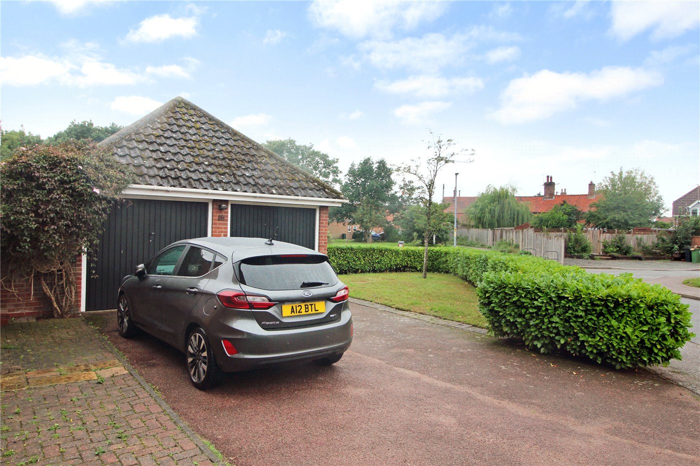 Drive/Garage