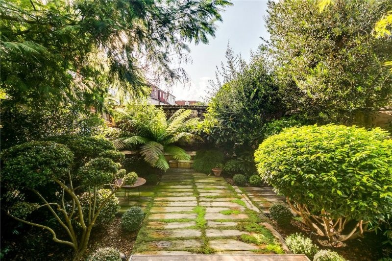 Byfeld Gardens, Barnes, London, SW13