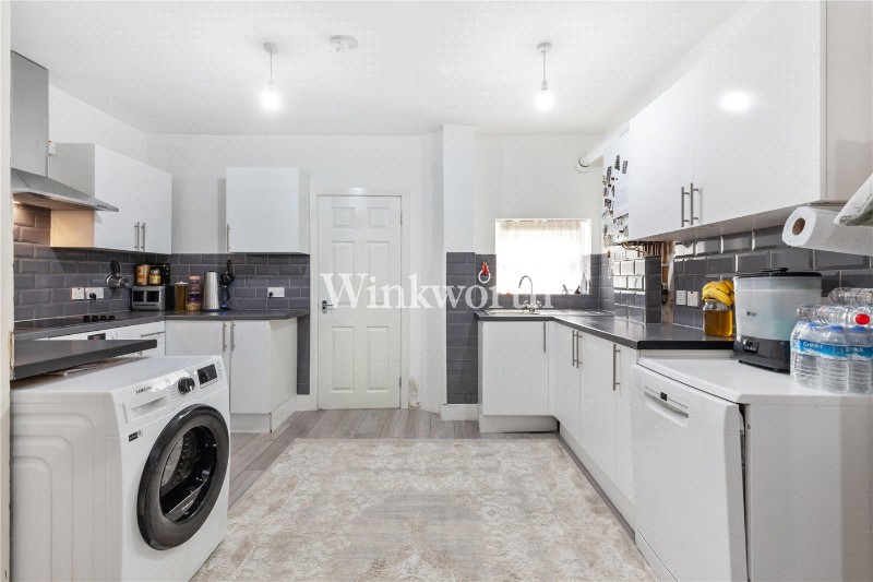 Station Crescent, London, N15