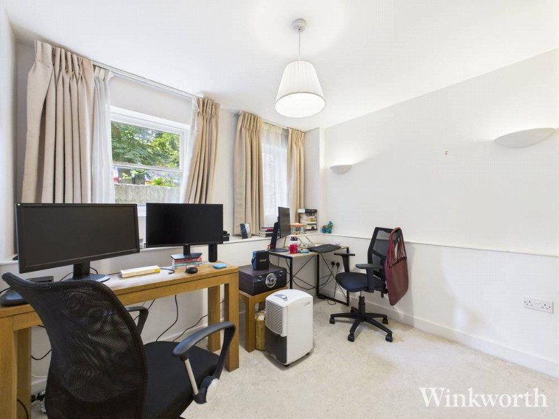 Gunnersbury Avenue, Ealing, London, UK, W5