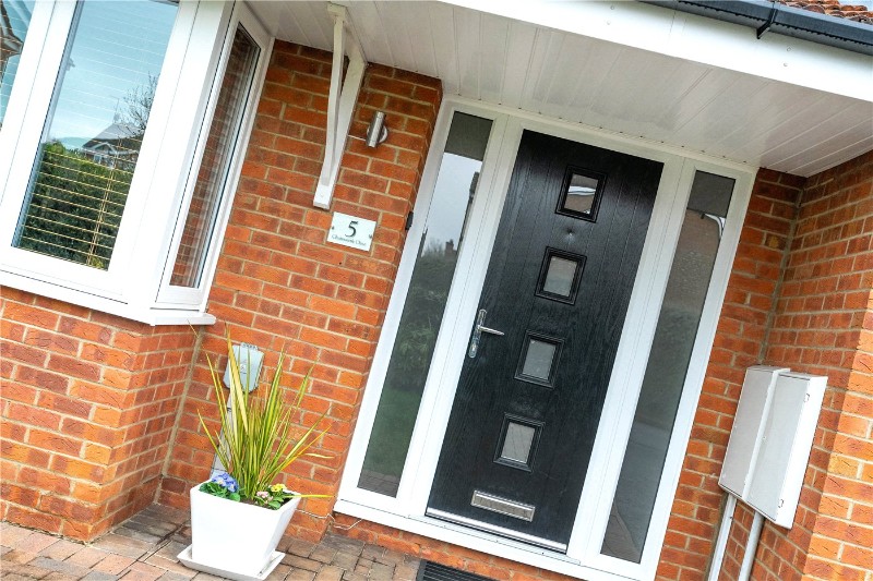 Chatsworth Close, Market Deeping, Peterborough, Lincolnshire, PE6