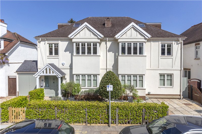 Beverley Close, Barnes, London, SW13