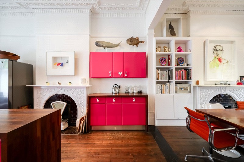 Avenue Crescent, London, W3