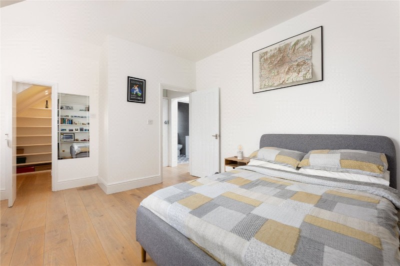 Dukes Avenue, London, W4