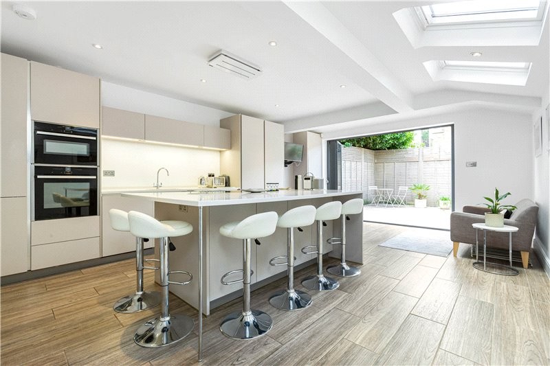 Second Avenue, London, SW14