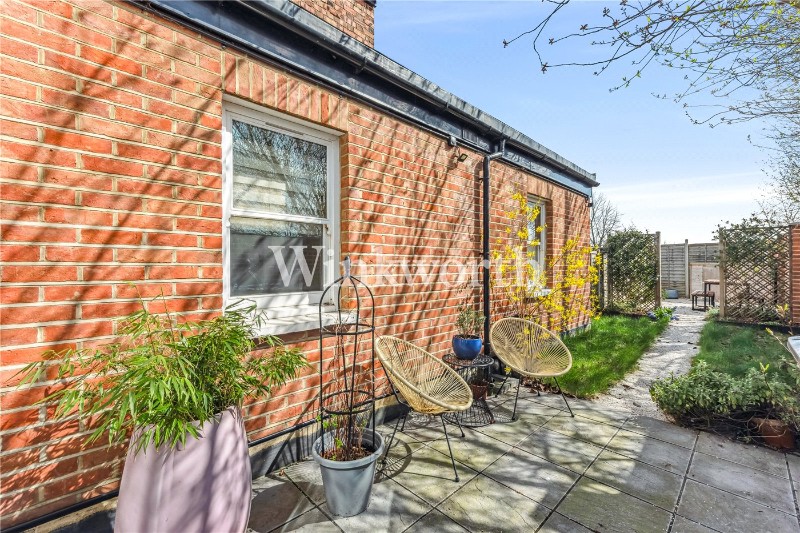 Boundary Road, London, N22