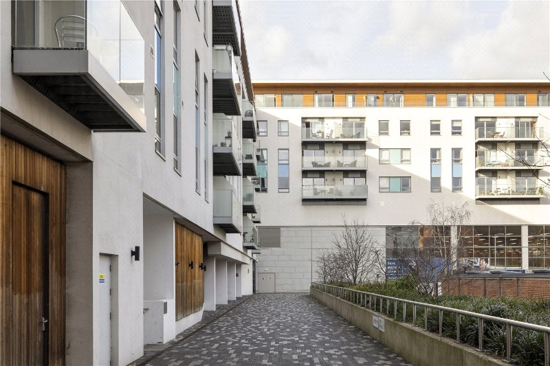 Streatham High Road, London, SW16