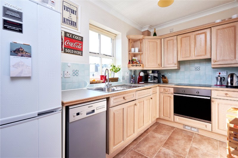 Alfred Close, London, W4