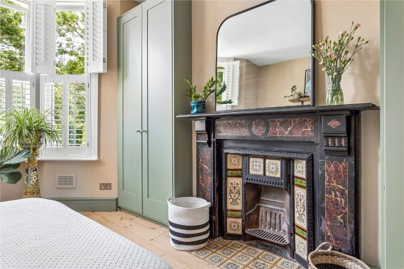 Holmewood Gardens, London, SW2