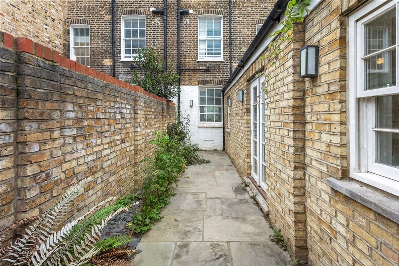 Wandsworth Road, London, SW8