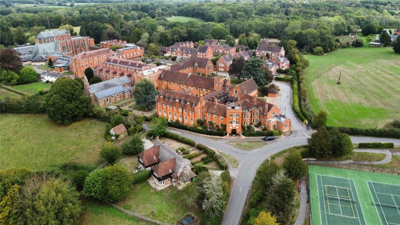 Abbey Gardens, Upper Woolhampton, Reading, Berkshire, RG7
