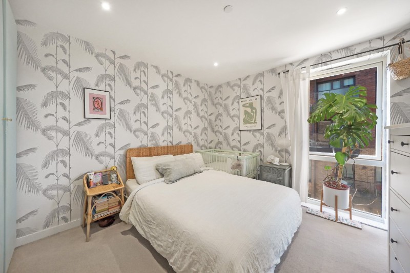 Eaton Walk, London, SE15