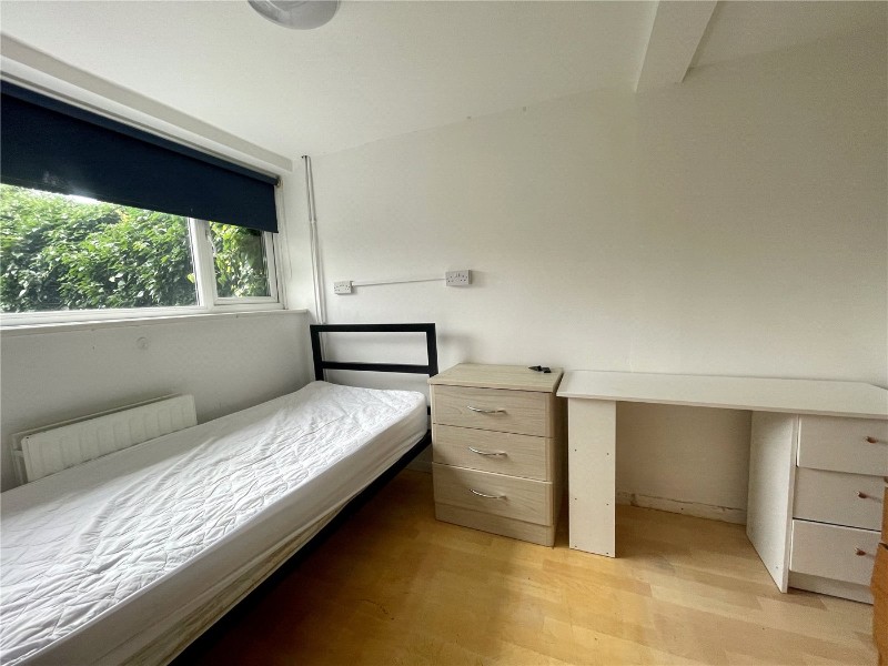 Dollis Drive, Farnham, GU9