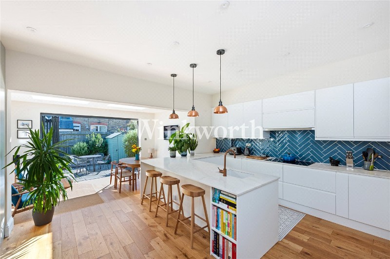 Hewitt Avenue, London, N22