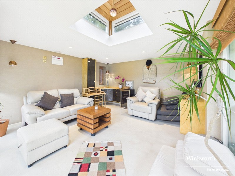 Edgeworth Crescent, London, NW4