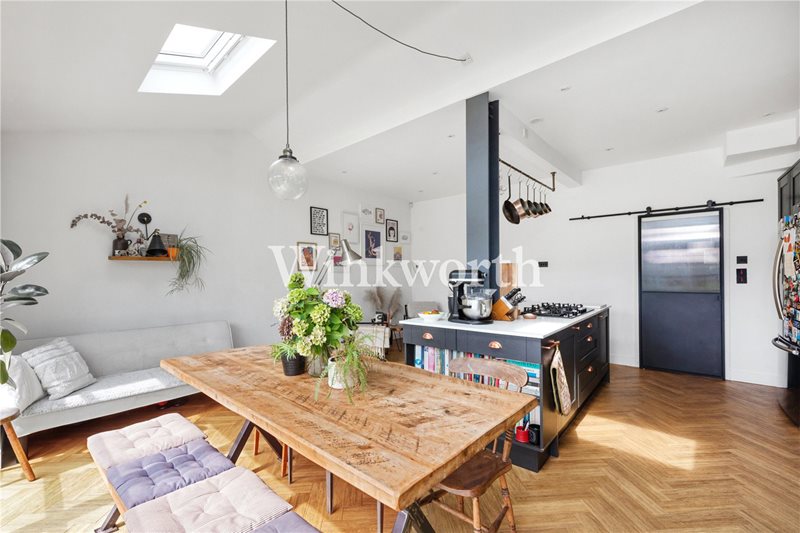 Hamilton Crescent, London, N13