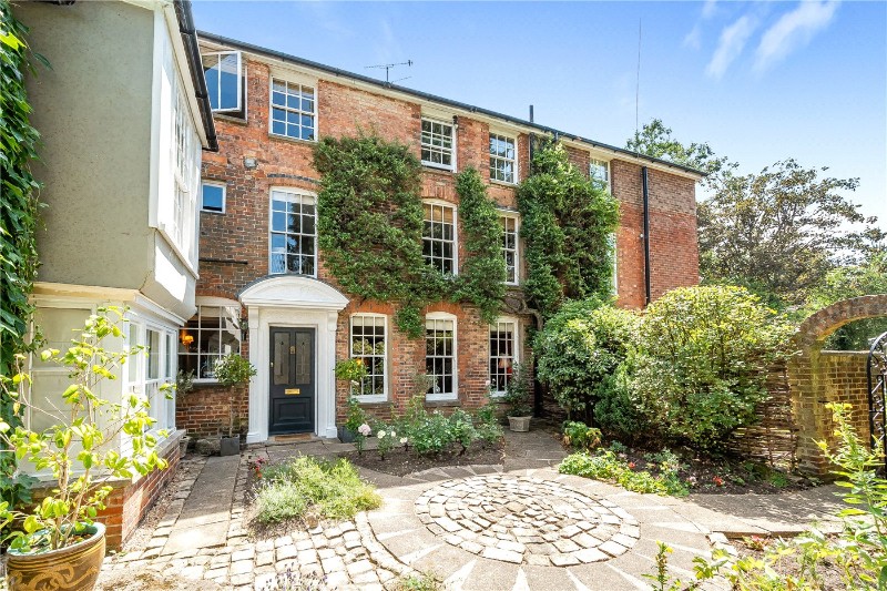 Trunk Road, Farnborough, Hampshire, GU14