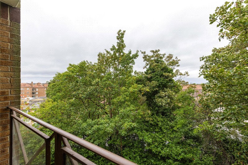 Kingswood Drive, London, SE19
